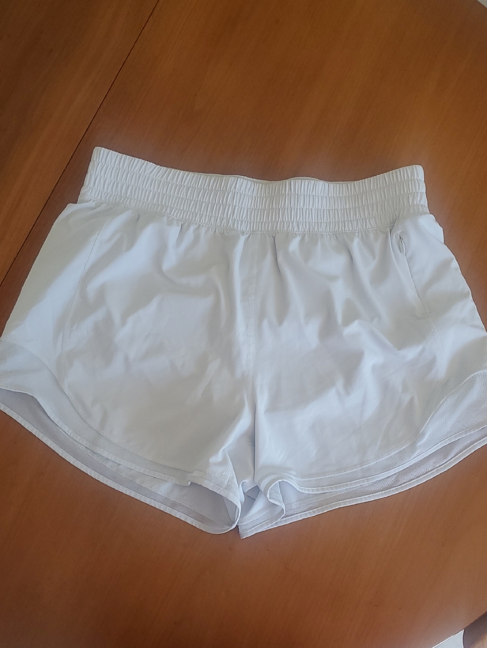 Aritzia Golden Move Tech Shorts